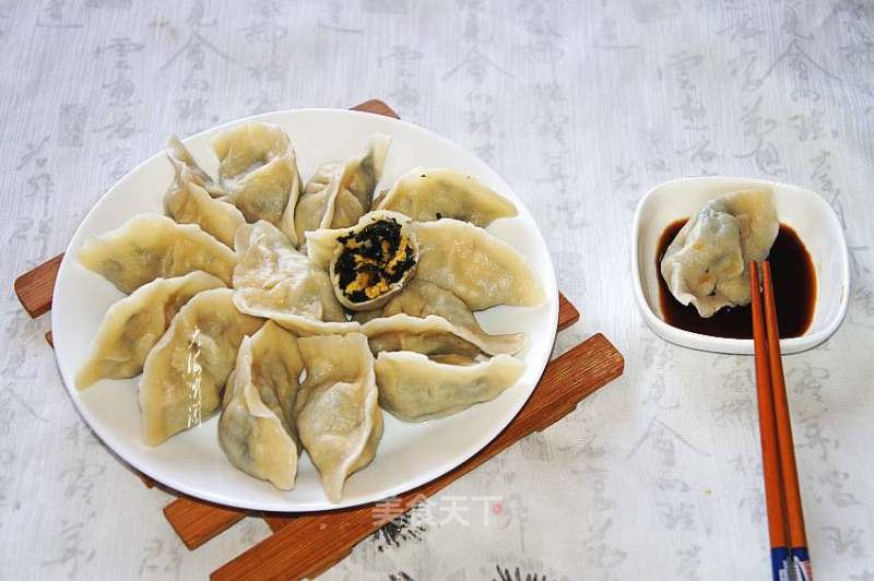 Dandelion and Egg Stuffed Dumplings