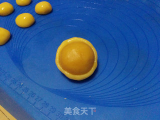 Cantonese-style Lotus Paste and Egg Yolk Mooncakes recipe