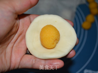 Cantonese Refreshment Custard Buns recipe