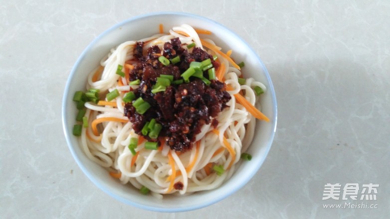 Flavored Chicken Sauce and Chili Noodles recipe