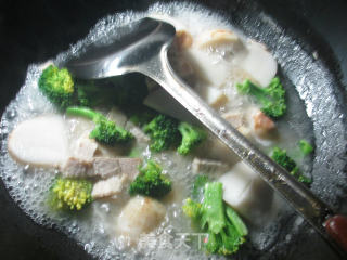 Broccoli Pork and Boiled Taro recipe