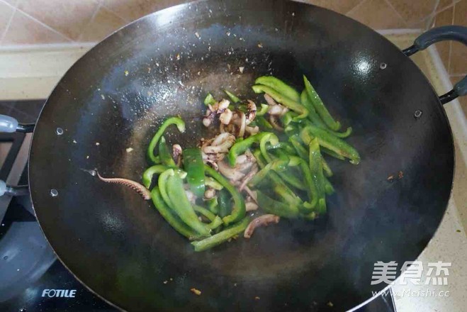 Stir-fried Squid with Green Pepper recipe