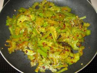 Spicy Stir-fried Bitter Gourd recipe