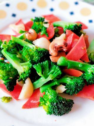 Stir-fried Broccoli with Cashew Nuts recipe