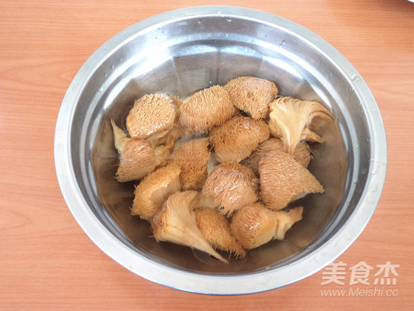 Beef Balls in Claypot with Hericium recipe