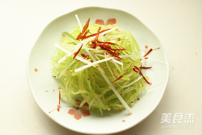 Shredded Lettuce Salad with Scallions recipe