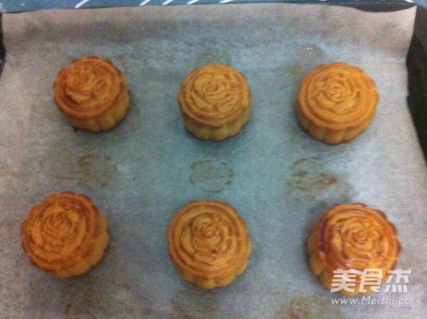 Lotus Paste Moon Cake recipe