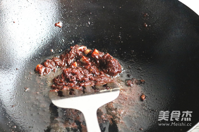 Sauce Stir-fried Water Chestnuts recipe