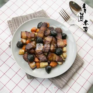 Braised Pork with Black Garlic and Beans recipe