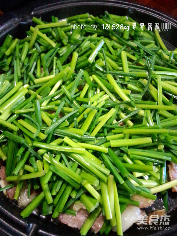 Stir-fried Pork with Leek Moss recipe