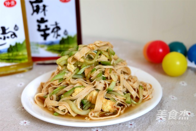 Cucumber and Egg Mixed with Tofu Shreds recipe