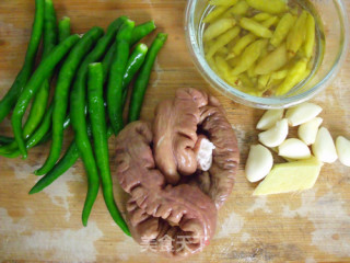 【festive Family Banquet Stir-fried Sautéed Pork Intestines with Hot Peppers recipe