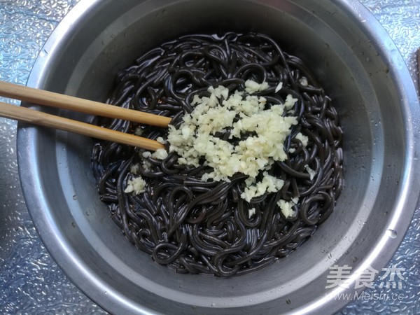 Appetizer-hot and Sour Fern Root Noodles recipe