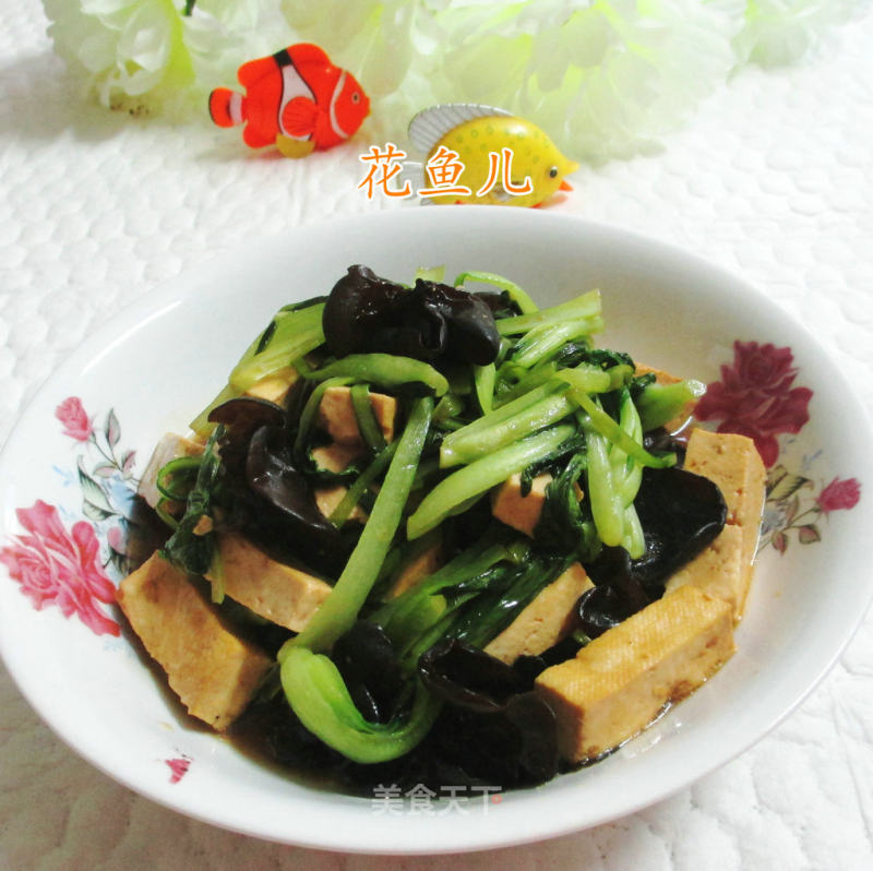 Stir-fried Chicken Festive with Black Fungus and Lao Tofu recipe