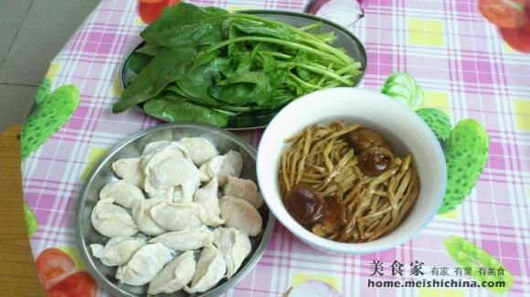 Stewed Dumplings with Mushrooms and Daylily recipe