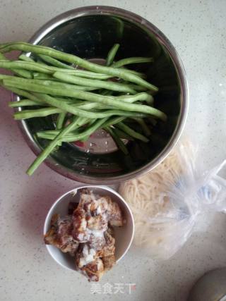 Braised Noodles with Braised Pork and Beans recipe