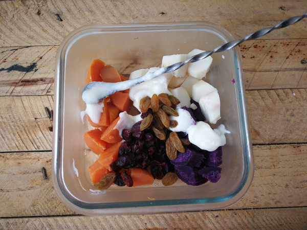 Yogurt and Dried Fruits Mixed with Whole Grains recipe