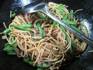Fried Noodles with Pork and Plum Beans recipe