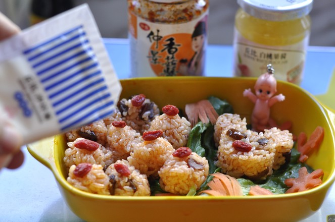 Bear Chubby Salad Bento with Mushroom Sauce recipe