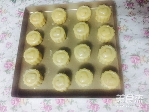 Cantonese-style Moon Cakes recipe