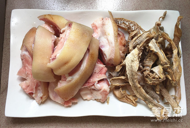 Braised Pork Trotters with Dried Bamboo Shoots recipe