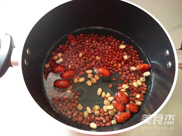 Sanhong Nourishing Blood and Beauty Soup recipe