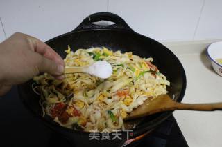 Stir-fried Noodles with Tomatoes and Eggs recipe