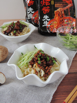 Mushroom Fried Noodles with Minced Meat recipe