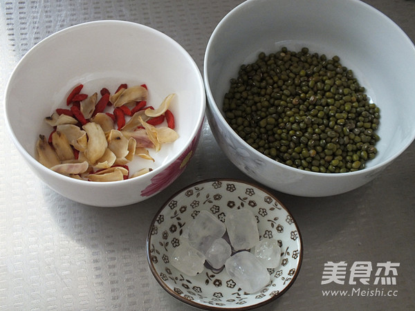 Goji Lily and Mung Bean Porridge recipe