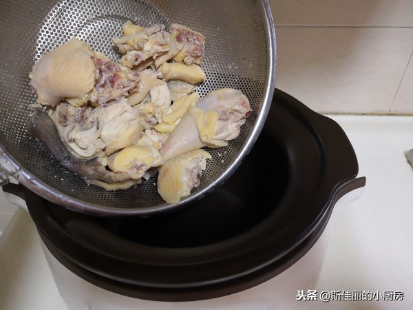 Chicken Soup with Red Dates and Lotus Seeds recipe