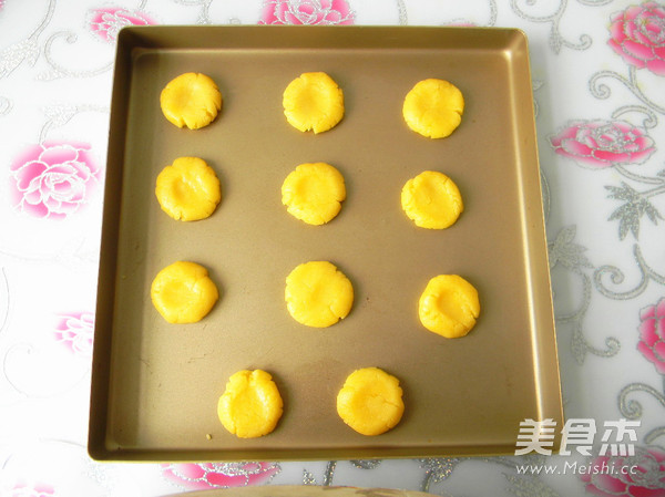 Mixed Noodles Walnut Crisp recipe