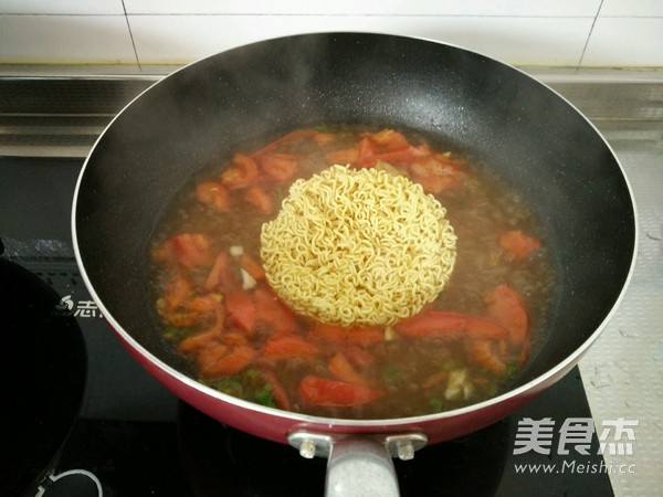 Instant Noodles with Tomato Sauce and Vegetables recipe