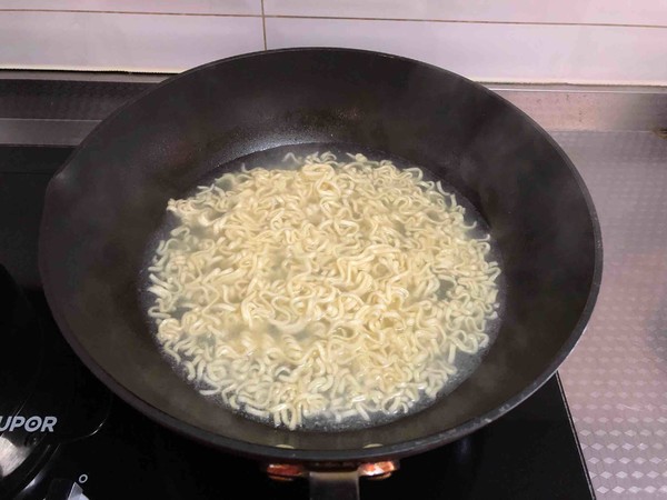 Egg-flavored Instant Noodles recipe