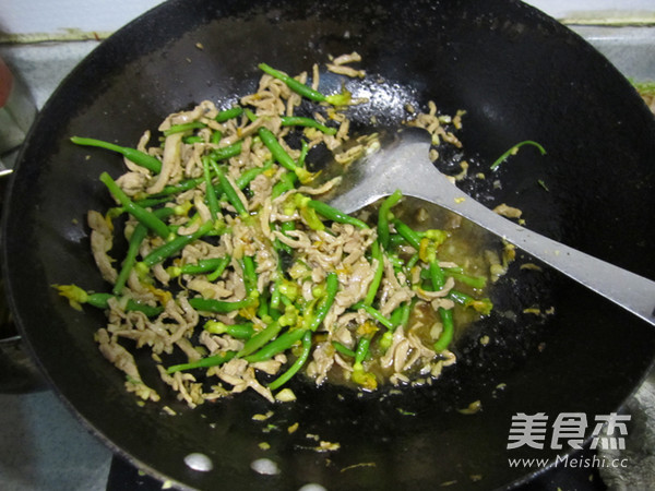 Stir-fried Pork with Cucumber Flower recipe