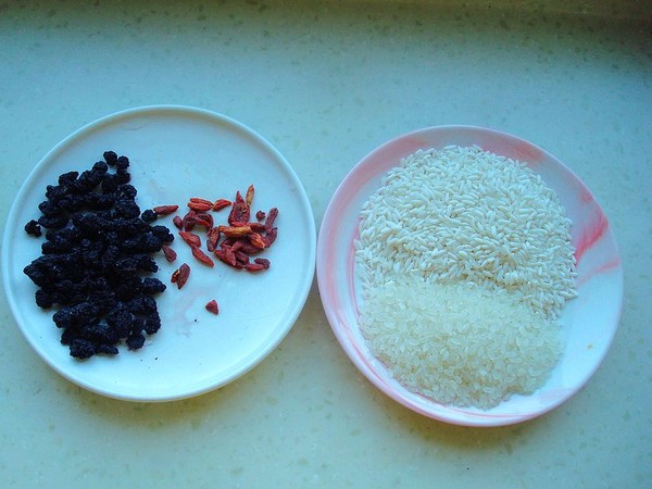 Mulberry and Wolfberry Porridge recipe