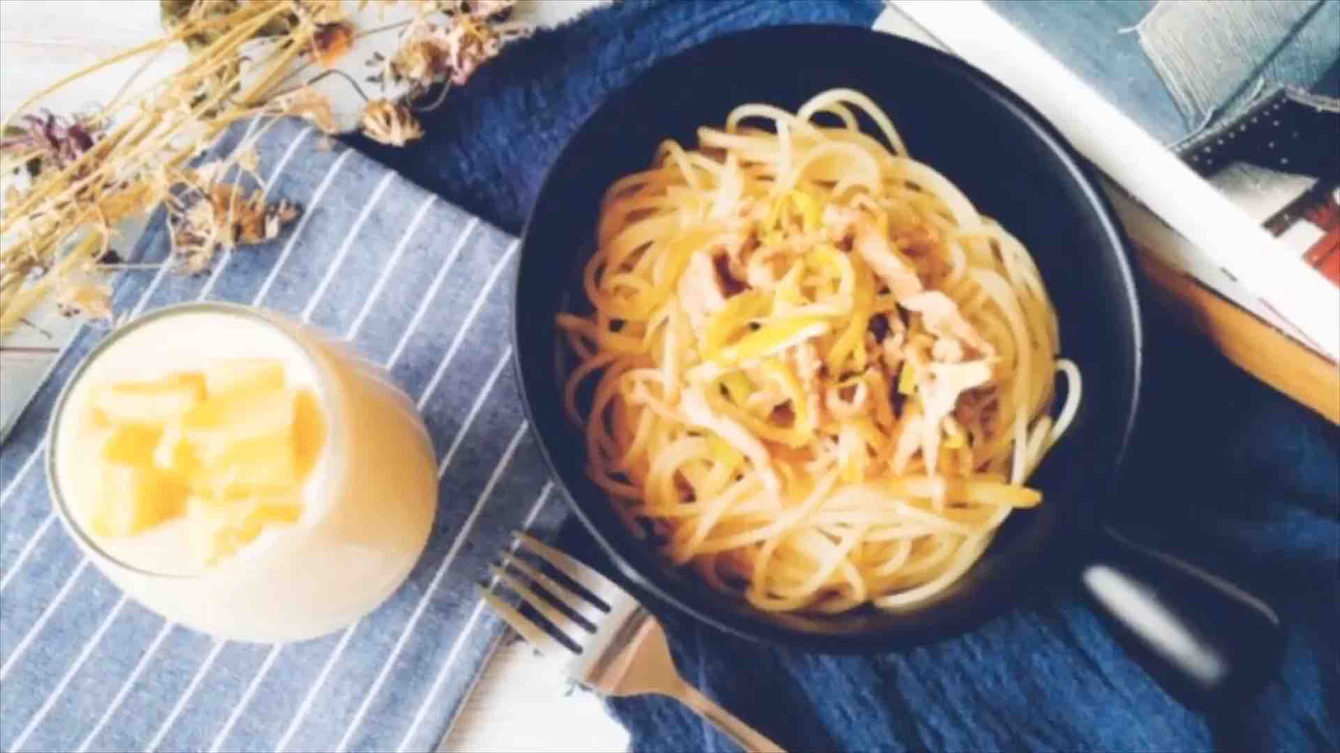 Food in One Pot: Braised Noodles with Small Mackerel Fish recipe
