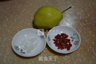 Stewed Sydney Pear with Rock Sugar and Wolfberry recipe