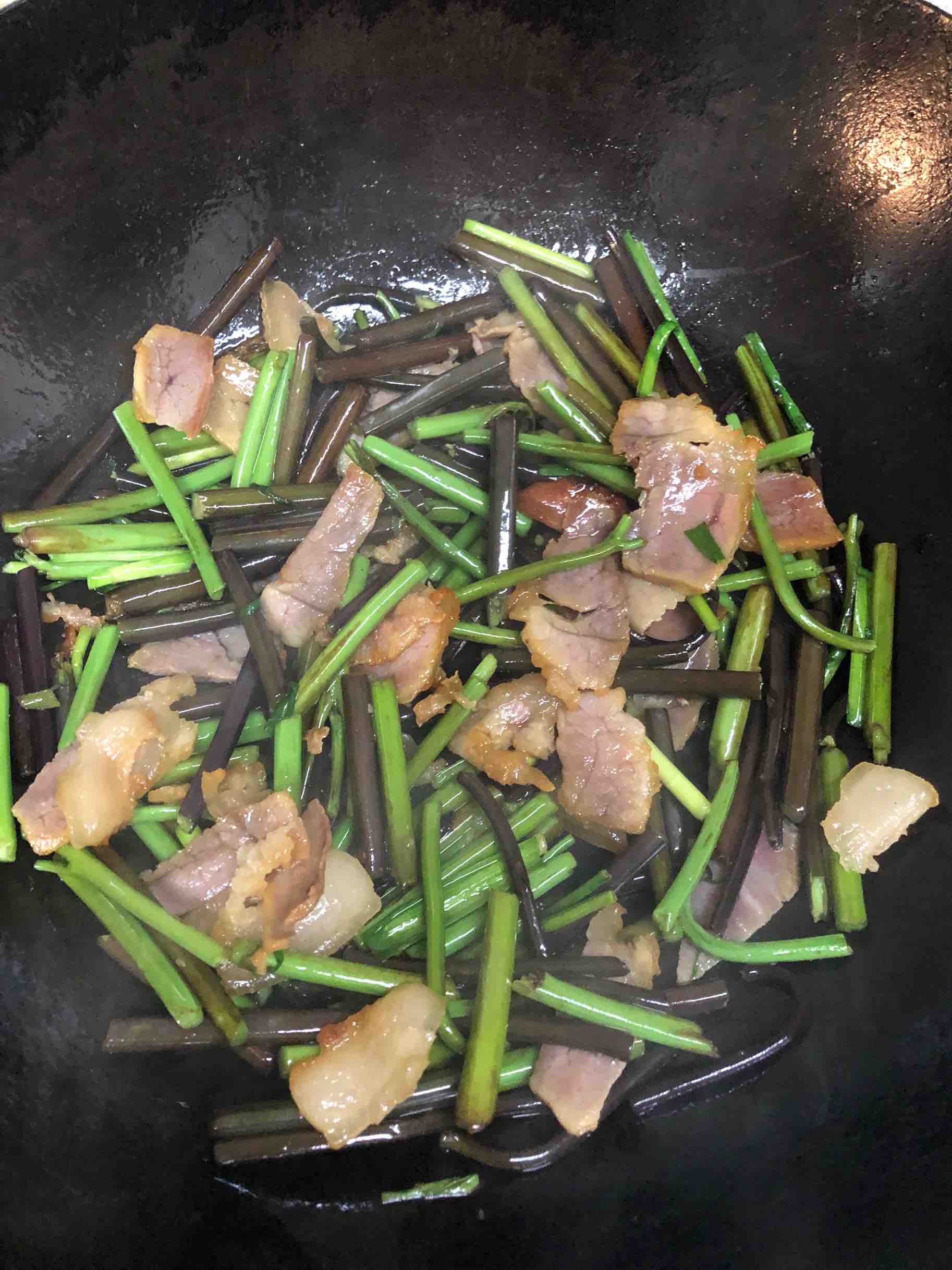 Stir-fried Bracken with Garlic Sprouts recipe