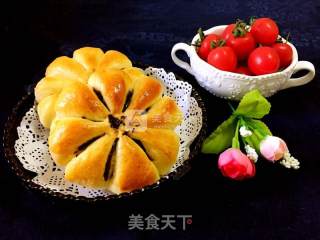 #aca烤明星大赛# Bean Paste Flower Bread recipe