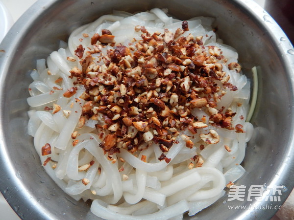 Shredded Pork Salad with Potato Powder recipe