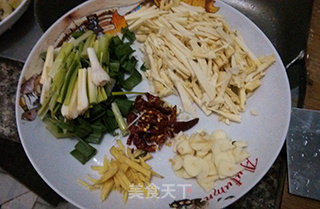 Stir-fried Sauerkraut with Shredded Pork with Winter Bamboo Shoots recipe