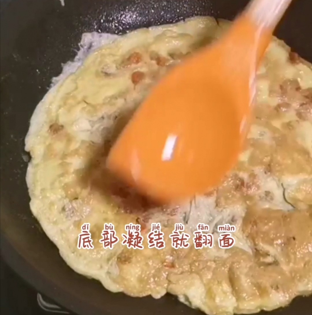 Fried Eggs with Prawns recipe