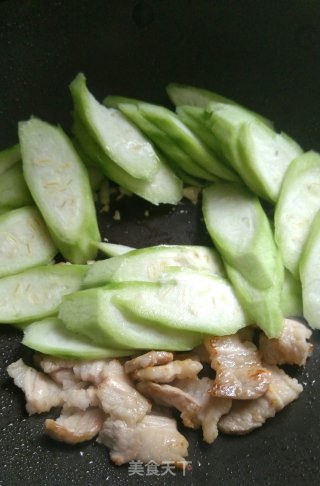 Stir-fried Pork Belly with Loofah recipe