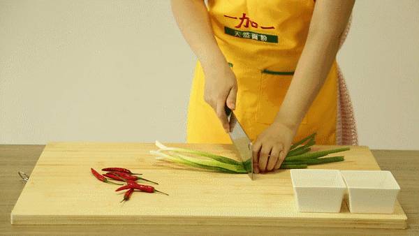 Learn The "oil-spattered Noodles" Trick to Taste The Delicacy of Shaanxi recipe