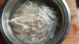 Stir-fried Pork with Lotus Root recipe