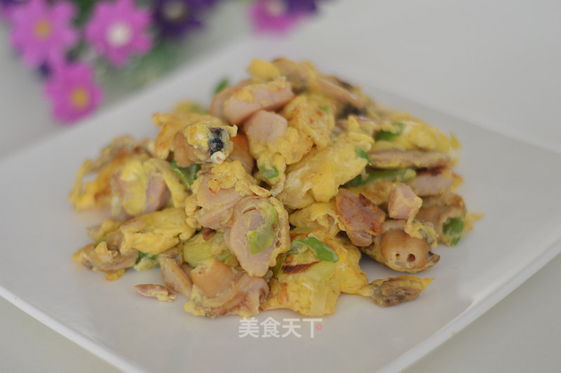 Scrambled Eggs with Big Clams recipe