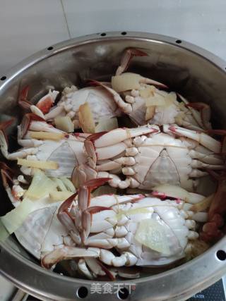 Steamed Flying Crab with Seafood recipe