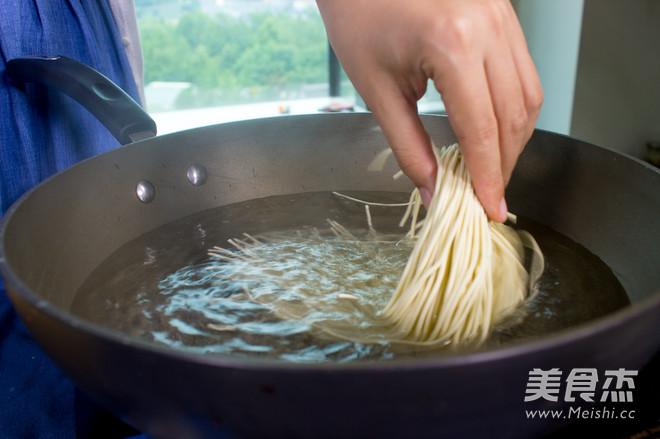 Laotan Pickled Cabbage and Beef Flavored Noodles recipe