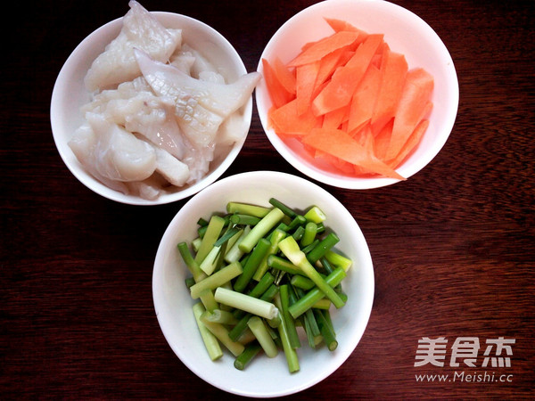 Stir-fried Cuttlefish Flowers with Garlic Stalks recipe