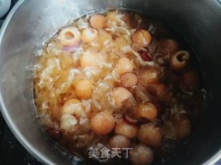 Longan, Red Date and White Fungus Soup recipe